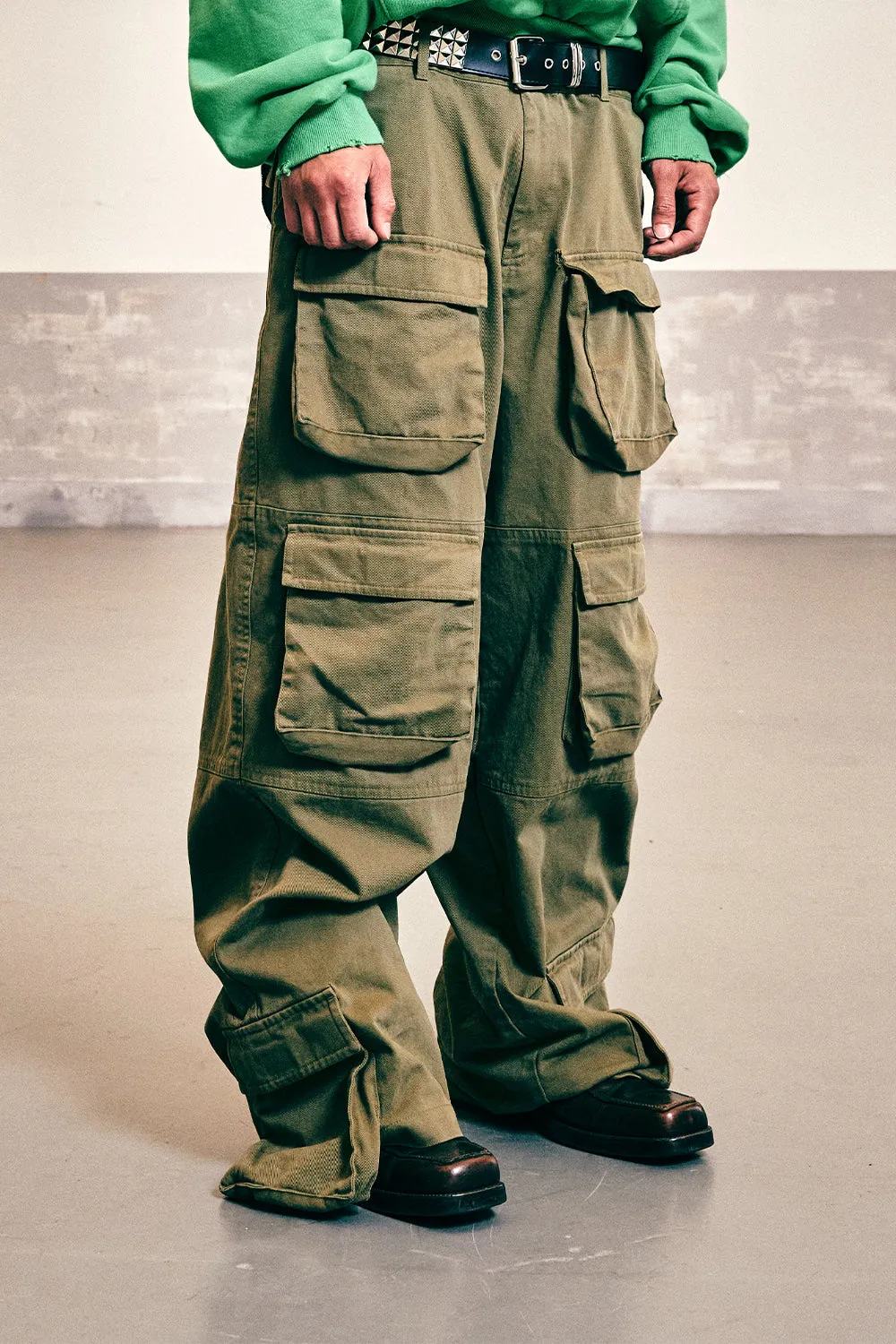 GRAFFITIONMIND(グラフィティオンマインド)          OVERSIZED MULTI POCKET CARGO PANTS (OLIVE)