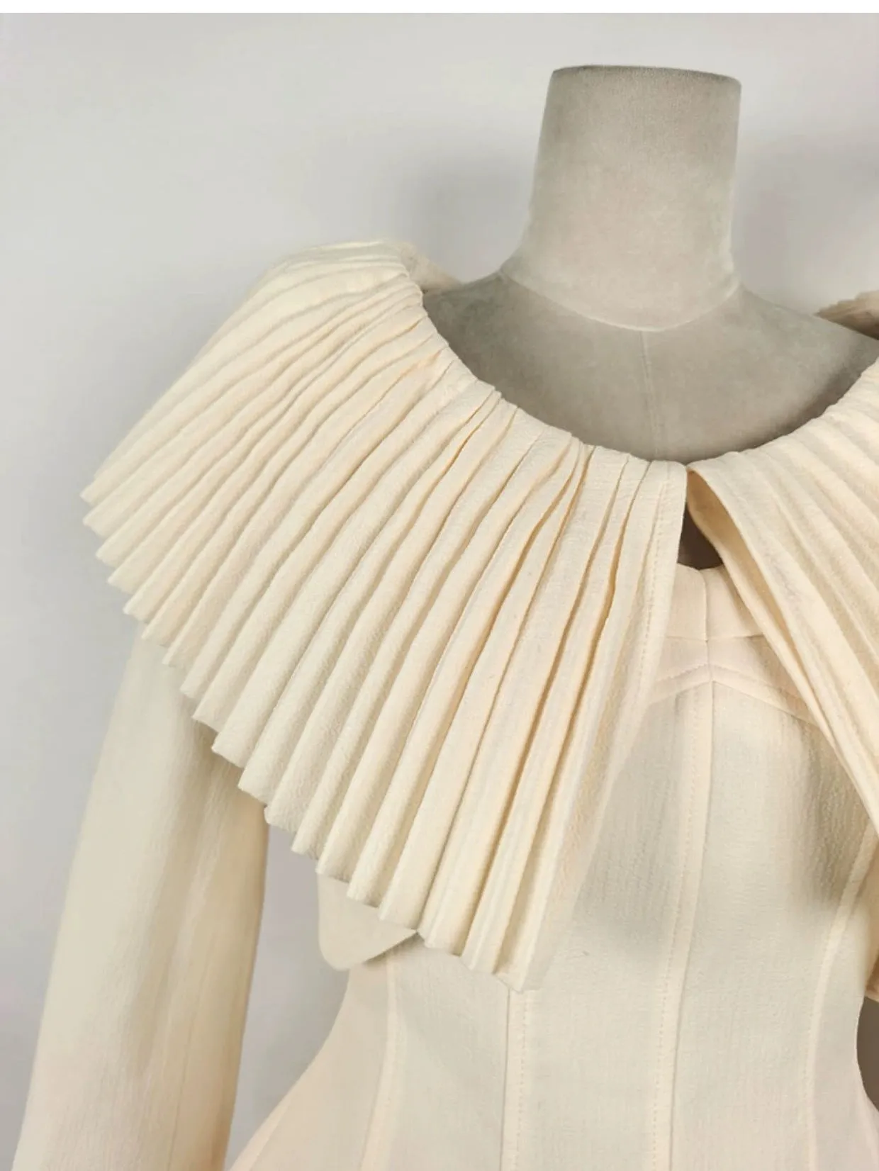 Milky beige sophisticated elegant Round Neck short cropped Coat   Shorts   Top three pieces set  - Yus